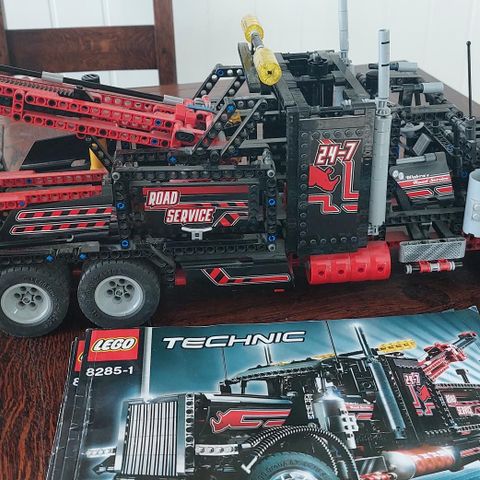 Utgått Lego sett 8285 Technic tow truck