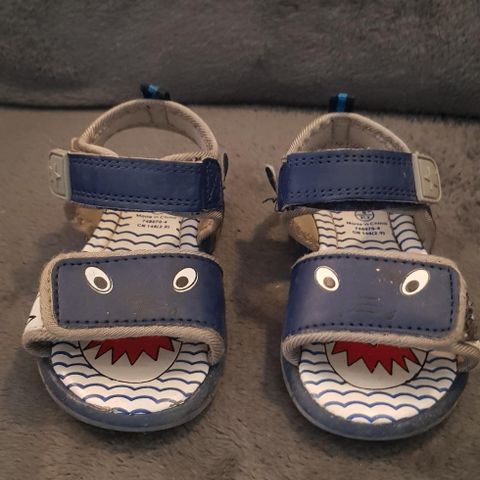 Monster sandaler fra mothercare