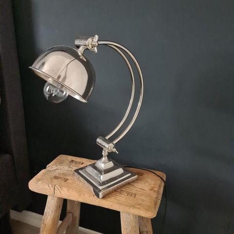 Stilig bordlampe fra Perfect Home