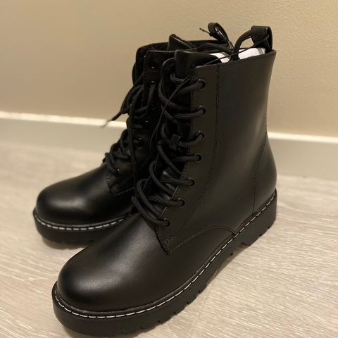 Boots str 39 (nye)