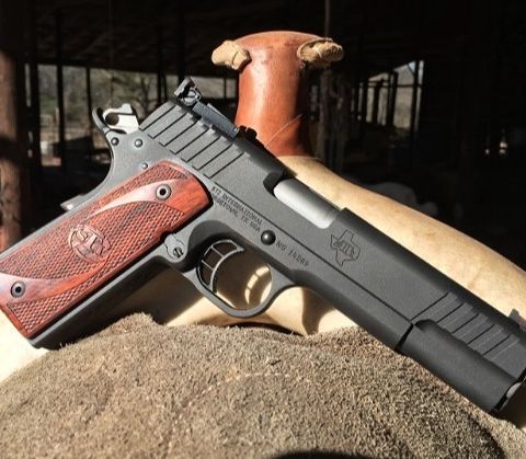 STI 1911 TROJAN 5" kaliber 40sw.