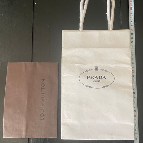 Samlet du på Prada og Louis Vuitton accessories?