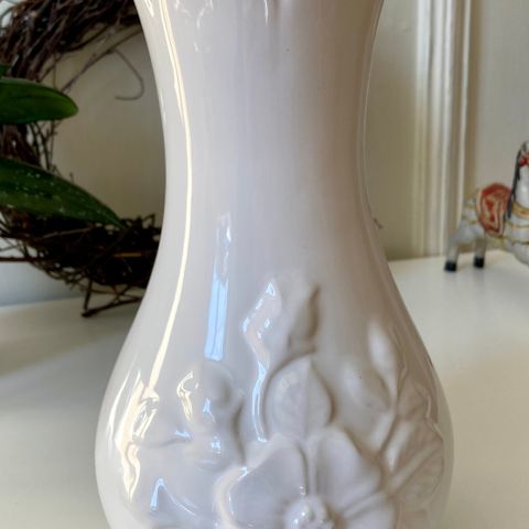 Loucarte hvit vase