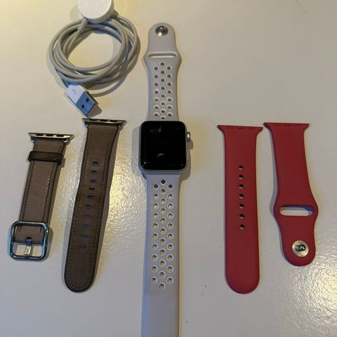 Apple Watch 2. gen med ekstra reim