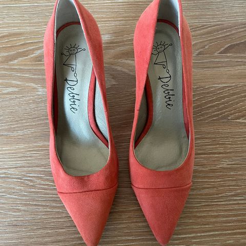 Debbie pumps oransje str 36