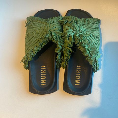 Inuikii Raffia Moon slippers