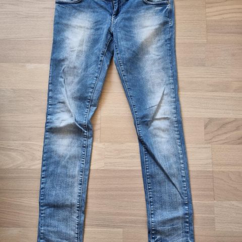 AMISU jeans str 30