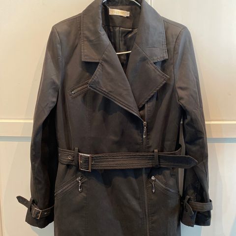 Svart trenchcoat Floyd by Smith - som ny