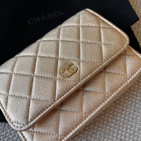 Chanel Clutch with Chain. Gold iridescent 21P