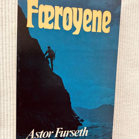 BokFrank: Astor Furseth; Færøyene - Et riss (1975)