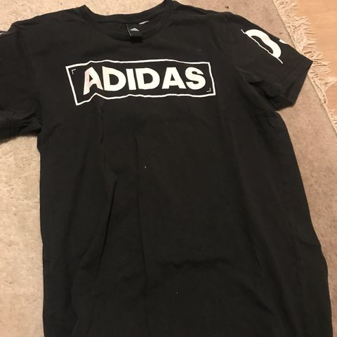 Adidas t skjorte