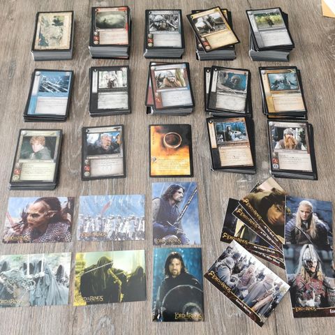 Nesten 500 Lord of the Rings (LotR) trading card game kort