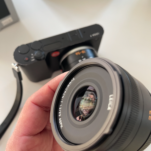 Leica Vario Elmar 18-56mm og Summicron-T 1:2/23mm linser til salgs