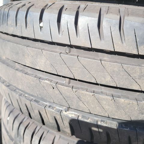 Dekk  215/65/16C Michelin.