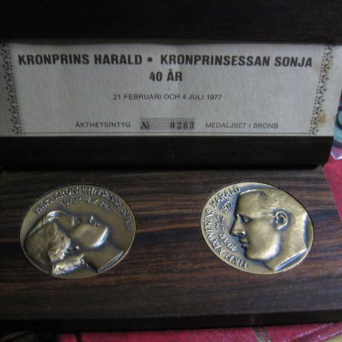 Medaljer Kronprins Harald og Sonja 40 år