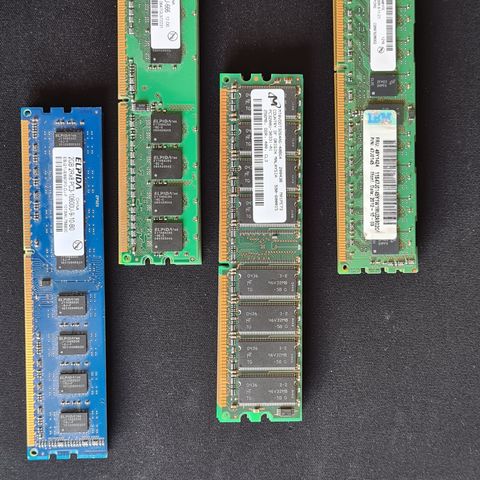 DDR2 / DDR3 / DDR4 Ram til salgs.