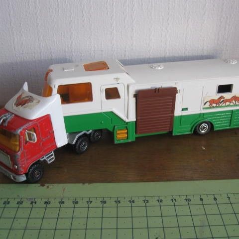 Majorette (1/60 Metal og plast) Heste transport. Se tekst og bilder!!