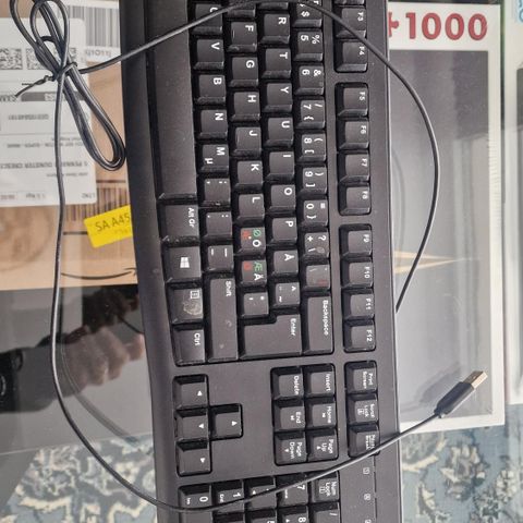 Pent bruk Logitect Tastatur