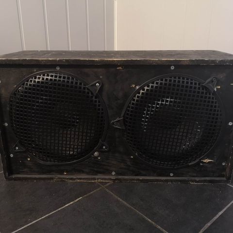 Hjemmelaget kabinett med Celestion G12T-75