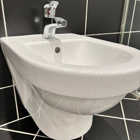 Villeroy-Boch. - O.novo Bidé, veggmontert, 360 x 560 mm, Hvit Alpin