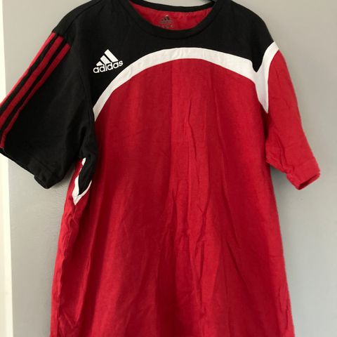 Adidas T skjorte str M