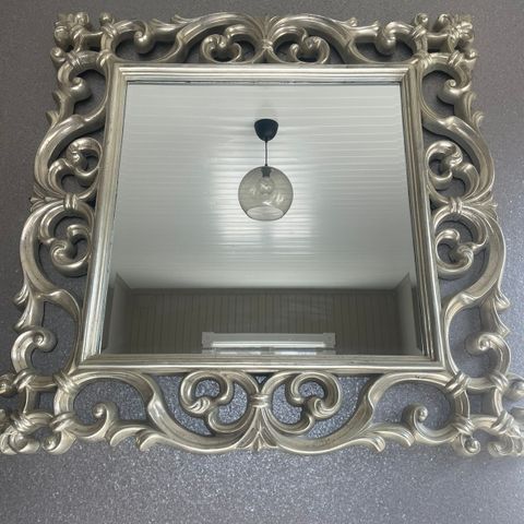 Stort dekorativt speil