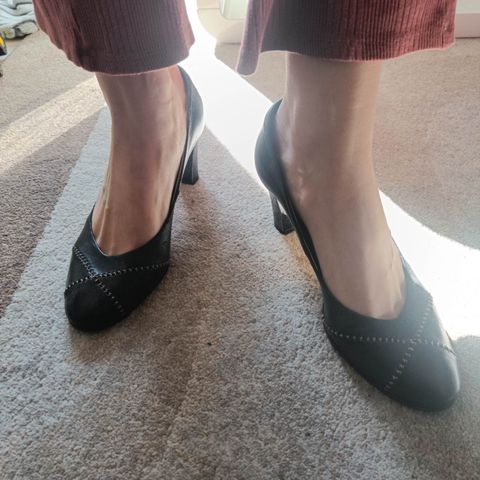 Svarte italienske sko med høye hæler str 39