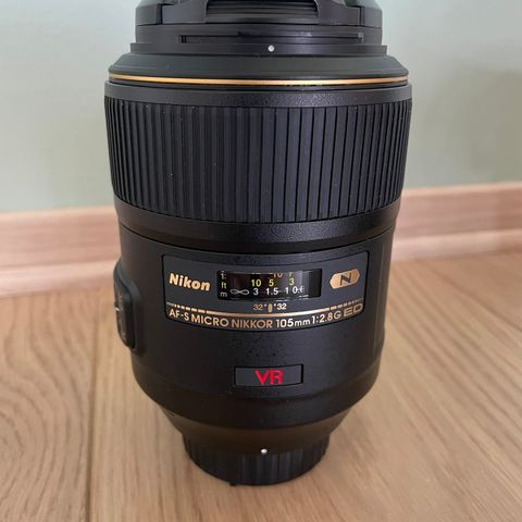 Nikon AF-S VR Micro Nikkor 105mm F2.8G ED