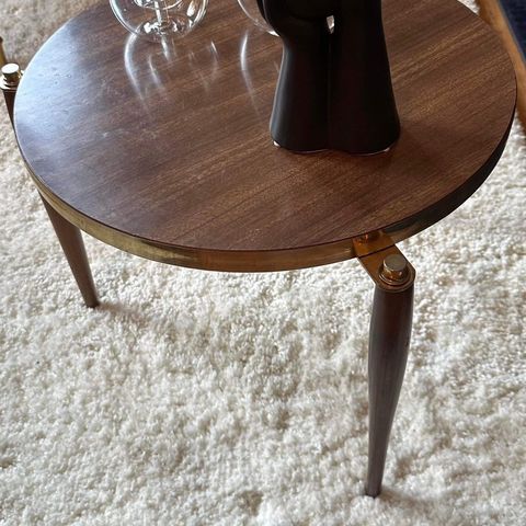 Vintage lite bord med teak/palisander ben med messing.Retro