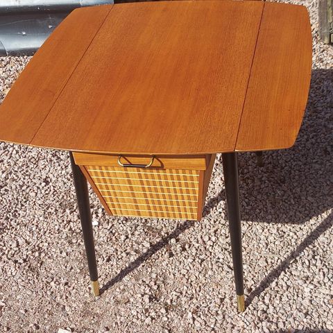 Vintage Teak sybord med klaffer og oppbevaringsrom
