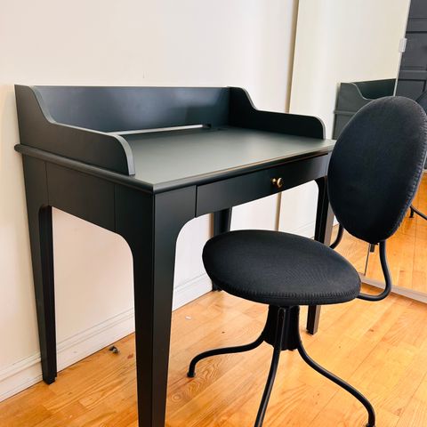 Small Desk and Chair in good condition for 1/3 price!