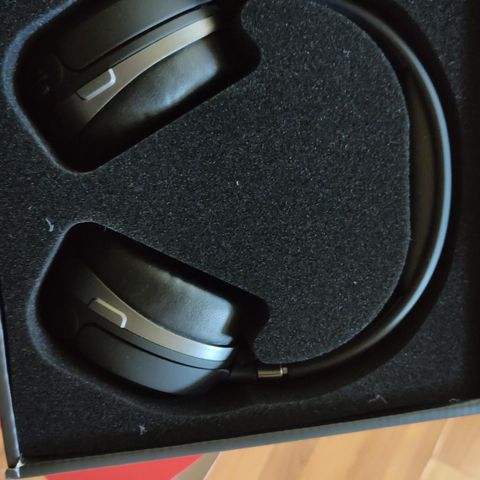 HyperX Orbit S Hodetelefoner