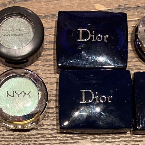 Forskjellige øyeskygger fra Dior og MAC. Nye priser