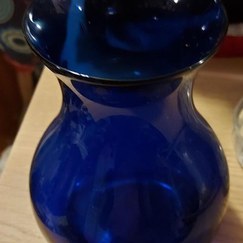 Koboltblå vase. Hadeland. Magnor.