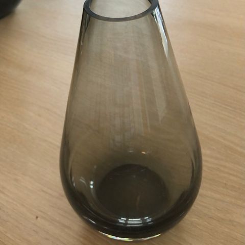 Stilig glassvase & T-lysestake fra Bolia