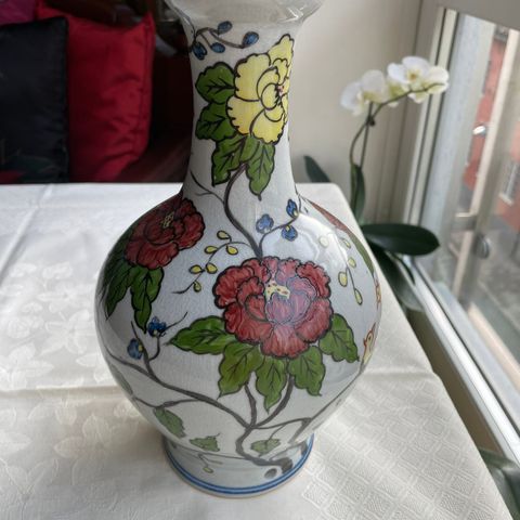 Håndmalt vase i keramikk til lamp