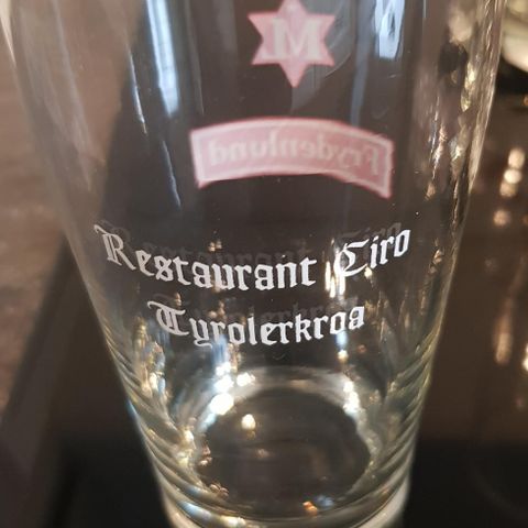 Frydenlund ølglass fra Restaurant Ciro , Tyrolerkroa .