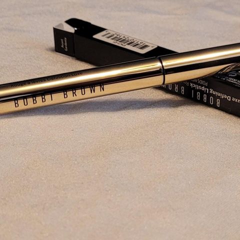 Bobbi Brown Lux Defining Lipstick "Avant Gardenia"