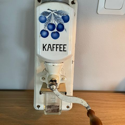 Dekorativ gammel kaffekvern