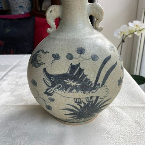 Håndlaget Celadon rund flat vase med elefant håndtak i keramikk for lampen