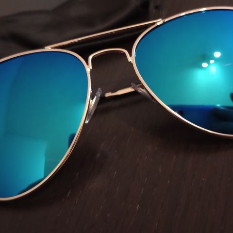 Ubrukte solbriller, små i størrelse NY PRIS