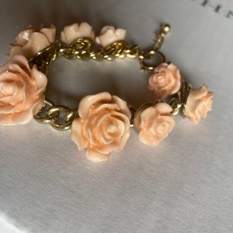 Armbånd med blomster