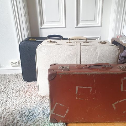 Tre retro kofferter selges