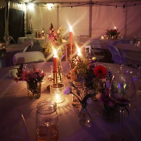 Pynt til bryllup: vaser, lysestaker, drinkkopper