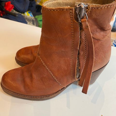 Acne boots str 38