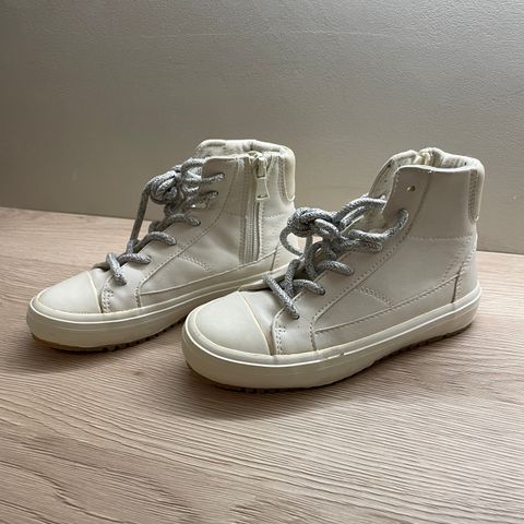 Ubrukte Sneakers fra Zara str 28/29