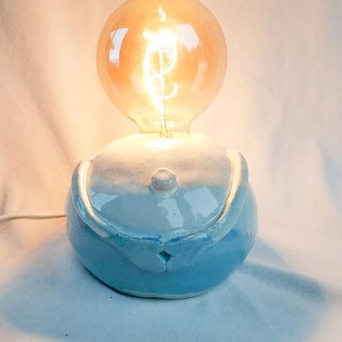 Håndlagete lampe i keramikk