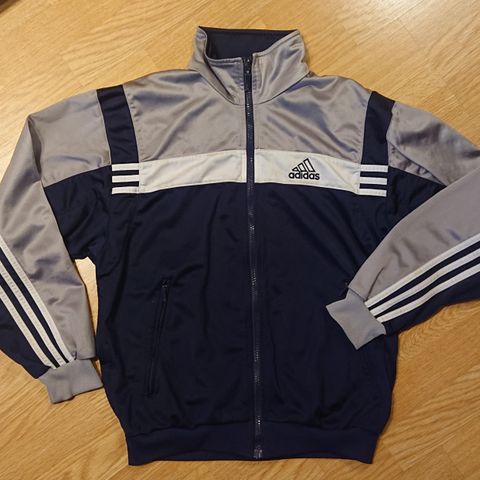 Retro Adidas treningsjakke selges