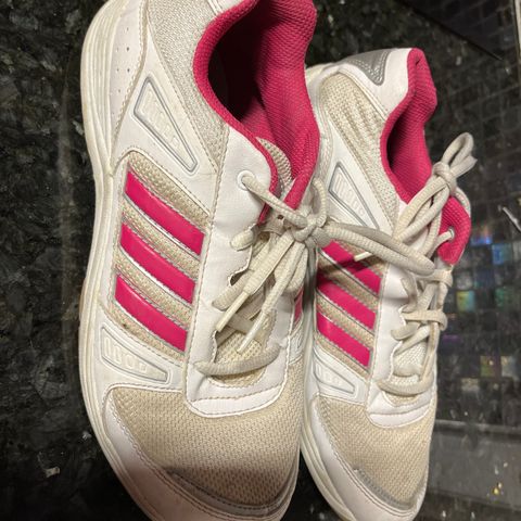 Adidassko str 38