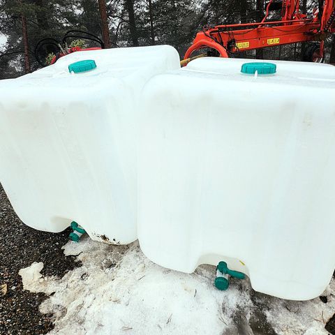 IBC 1000-liters plastdunker med tappekran